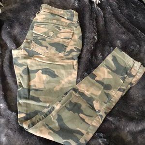 Camo skinny pants